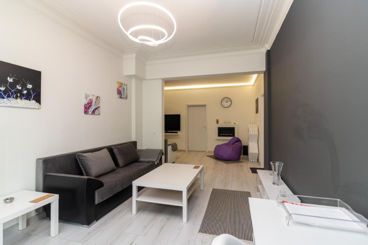 Degraf Stylish Downtown Gallery Apartemen