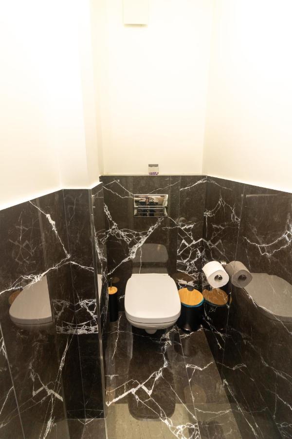 Apartemen Degraf Stylish Downtown Gallery